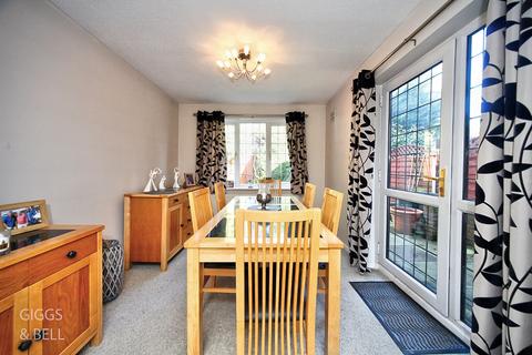 11 Corbridge Drive, Luton, LU2 9UF