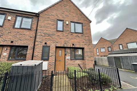 3 bedroom end of terrace house for sale, Leeds Old Road, Batley