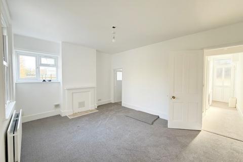 2 bedroom semi-detached house to rent, Union Street, Farnborough