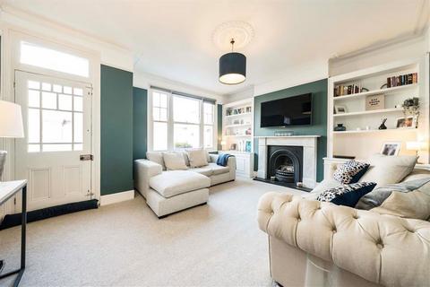 Dinsmore Road, London SW12