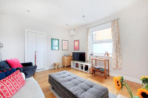 2 bedroom flat to rent, Earlsfield Road, Wandsworth, London