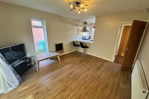 2 bedroom bungalow to rent, Sarnesfield Close, Manchester, M124PZ