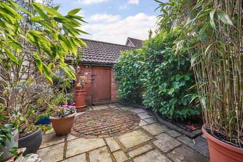 3 Harts Yard, Godalming, GU7 1AS