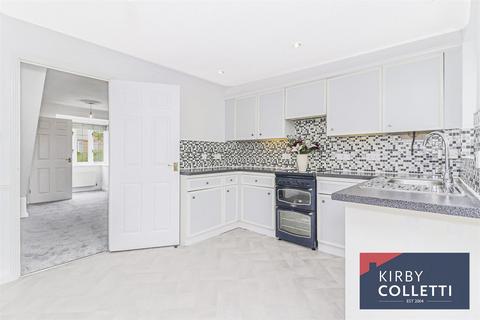 39 Denny Gate, Cheshunt, Waltham Cross, EN8 0XF