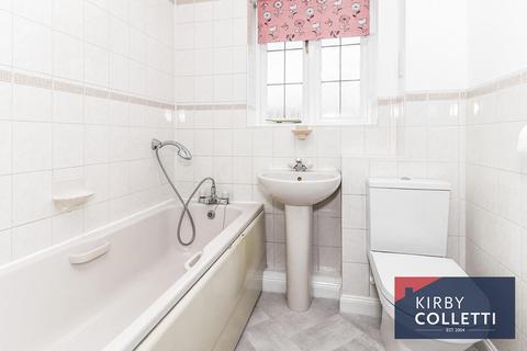 39 Denny Gate, Cheshunt, Waltham Cross, EN8 0XF