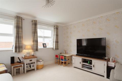 18 Burrage Road, Redhill, RH1 1TL