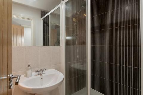 18 Burrage Road, Redhill, RH1 1TL