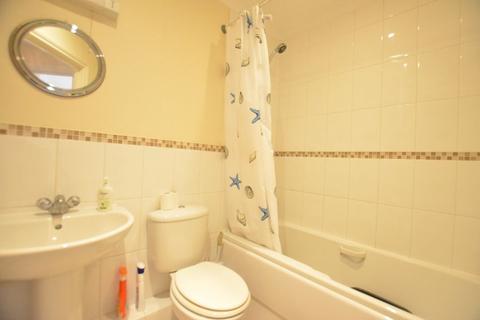 2 bedroom flat to rent, Kings Ride, Camberley, GU15