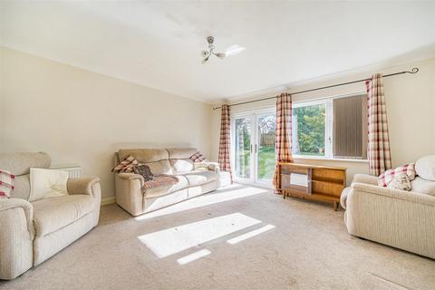 2 bedroom flat for sale, Dragons Hill Court, Keynsham, Bristol