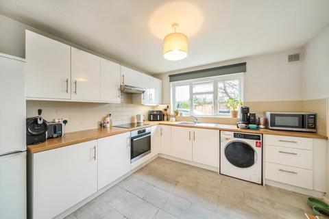 2 bedroom flat for sale, Kipling Drive, London SW19