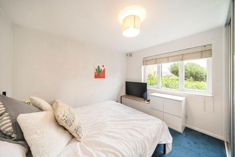 2 bedroom flat for sale, Kipling Drive, London SW19