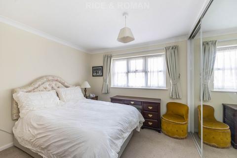 2 bedroom retirement property for sale, Pitson Close, Addlestone KT15