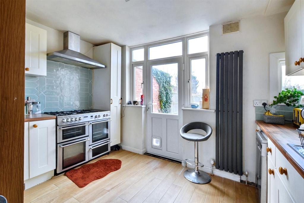 Kitchen 2.jpeg