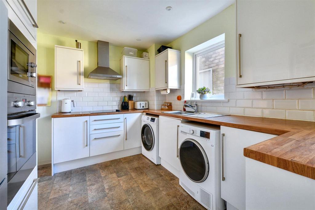 Kitchen 2.jpeg