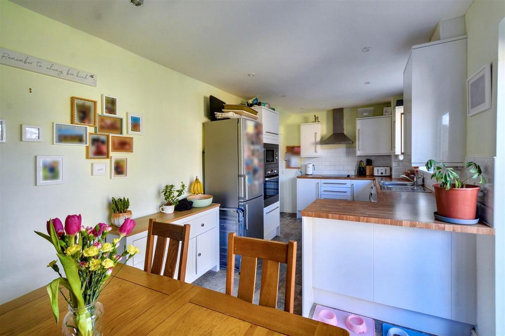 Kitchen 4.jpeg