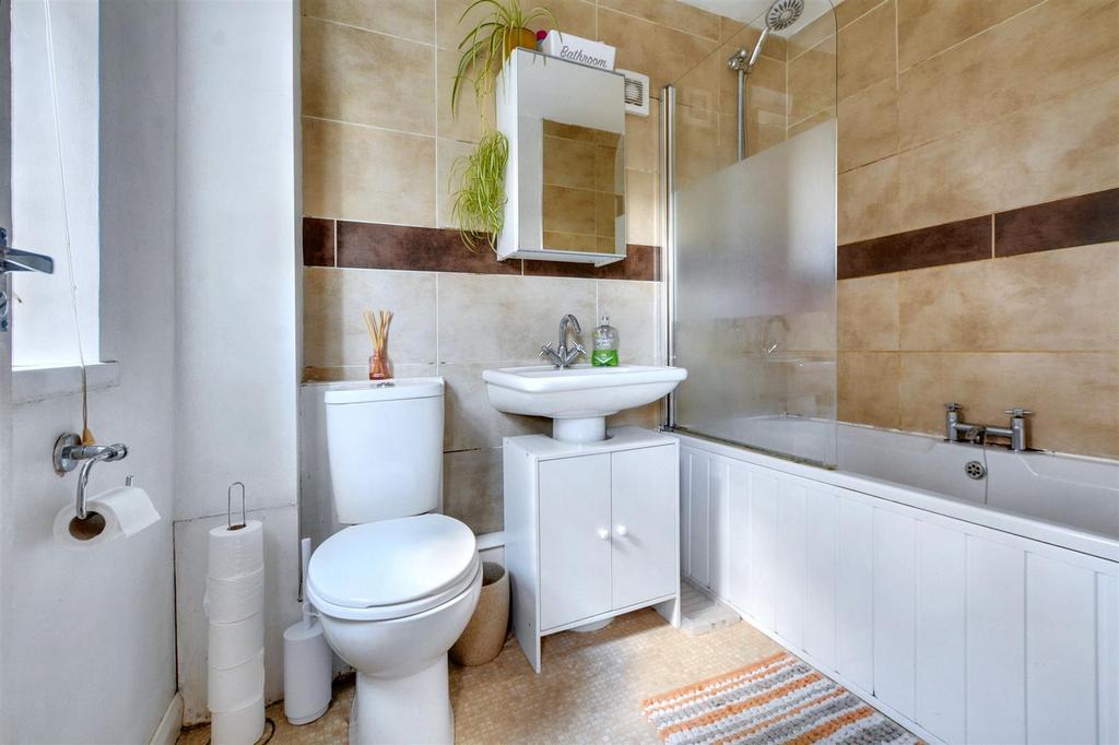 Bathroom 1.jpeg
