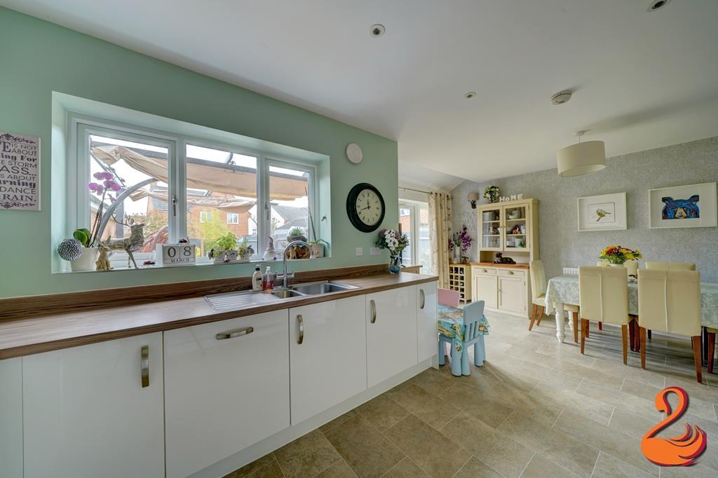Kitchen/Dining