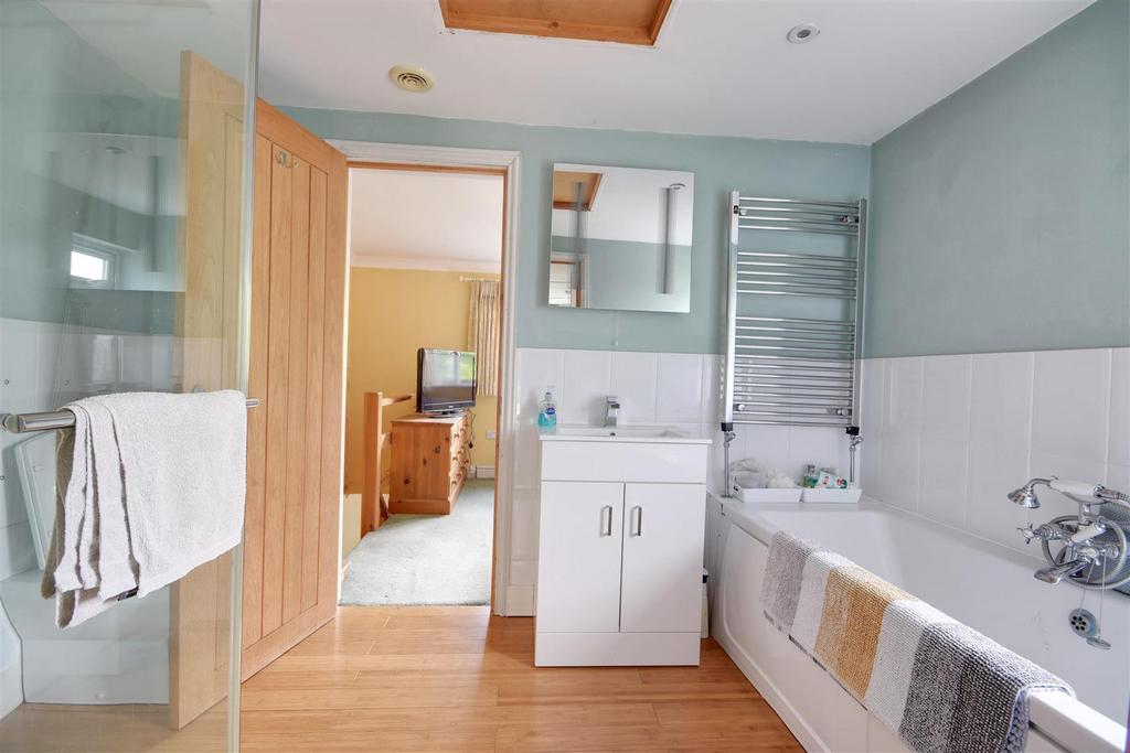 Jack and Jill Bathroom suite