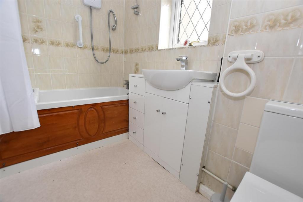 Bathroom.JPG