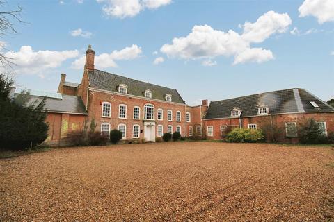 8 bedroom detached house for sale, Main Road, Filby