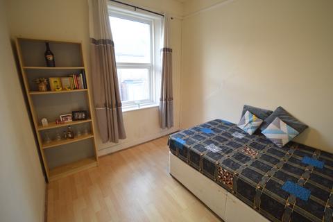 3 bedroom flat to rent, Dilston Road, Newcastle upon Tyne NE4