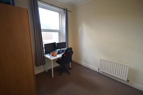 3 bedroom flat to rent, Dilston Road, Newcastle upon Tyne NE4