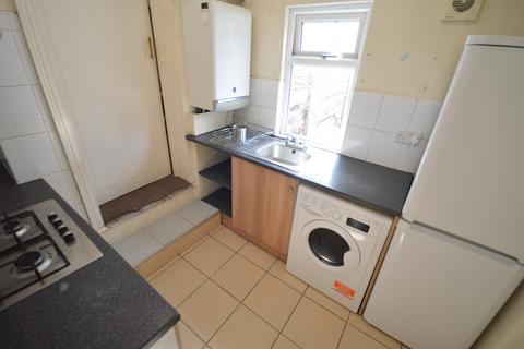 3 bedroom flat to rent, Dilston Road, Newcastle upon Tyne NE4