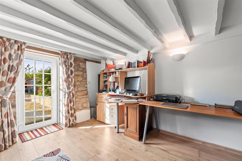 Study/ground floor bedroom