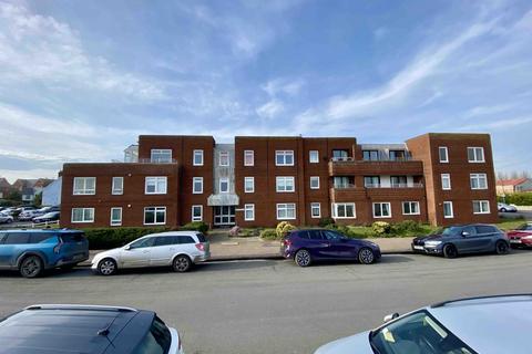 2 bedroom apartment for sale, Landguard Court, Felixstowe, IP11