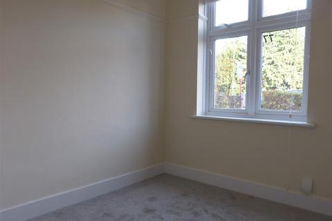 2 bedroom ground floor flat to rent, Myddelton Avenue, Enfield