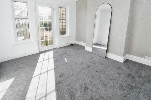 33 Beacon Road, Wibsey, Bradford, BD6 3EY