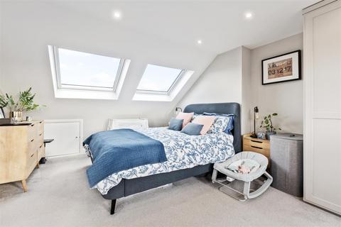 27 Bronson Road, London, SW20 8DZ
