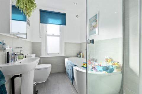 27 Bronson Road, London, SW20 8DZ