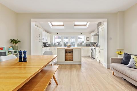 27 Bronson Road, London, SW20 8DZ