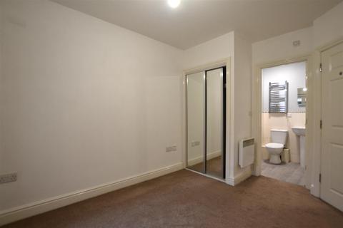 2 bedroom apartment to rent, Fleet Road, Fleet GU51