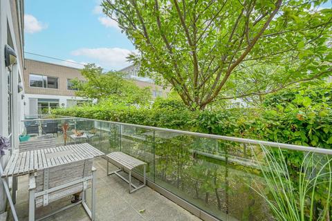 1 bedroom flat for sale, Great West Road, Brentford, TW8