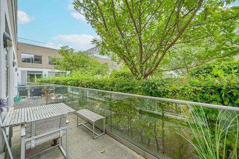 Great West Road, Brentford, TW8