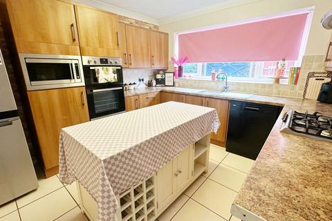 4 bedroom detached house for sale, Newtown Road, Wellingborough NN9