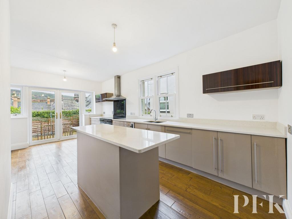 Kitchen / Dining