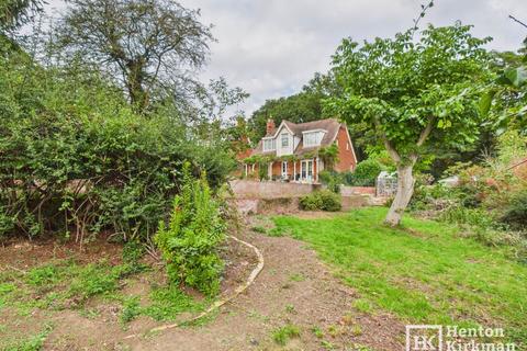 4 bedroom chalet for sale, The Common, Danbury
