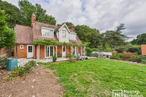 4 bedroom chalet for sale, The Common, Danbury