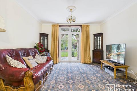 4 bedroom chalet for sale, The Common, Danbury