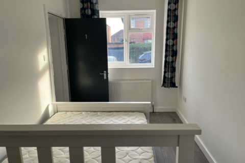 1 bedroom in a house share to rent, Ennerdale Drive, London NW9