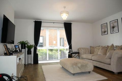 2 bedroom flat to rent, Shetland House, Chatham, Kent