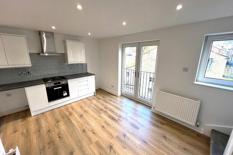 3 bedroom townhouse to rent, Woodnook, Rossendale BB4