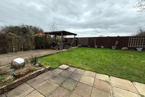 3 bedroom bungalow to rent, Merlin Way, Swindon SN3