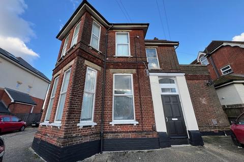 Studio to rent, Cobden Avenue, Bitterne Park, Southampton, SO18