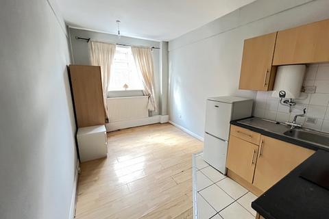 Studio to rent, Cobden Avenue, Bitterne Park, Southampton, SO18