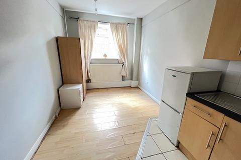 Studio to rent, Cobden Avenue, Bitterne Park, Southampton, SO18