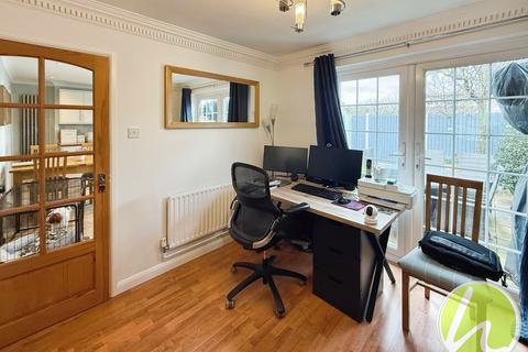 9 Champion Close, Stanford-le-hope, SS17 7BA